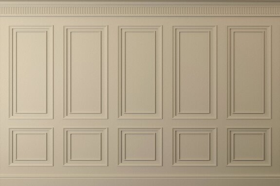 Beige lambrisering die klassieke panelen imiteert