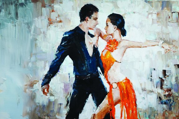 Een paar dat danst op het ritme van ballroomdansen