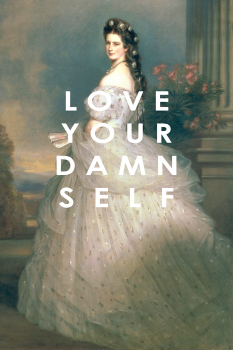 Portret van een vrouw in klassiek-moderne stijl met inscriptie