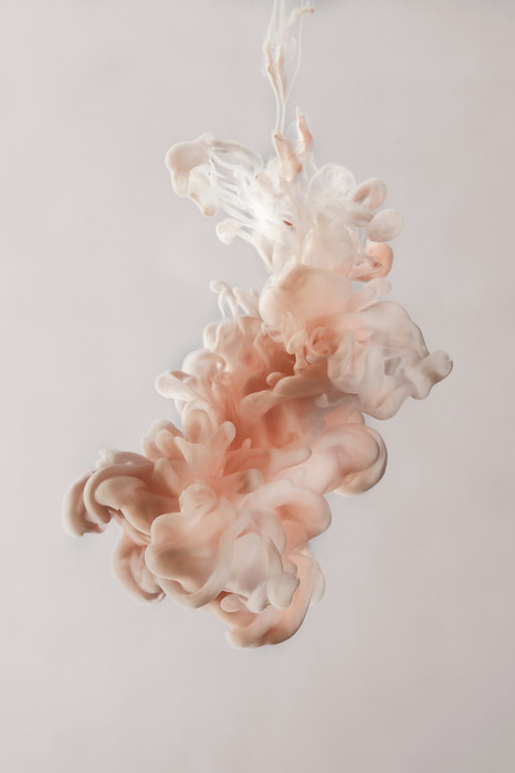 Inkt in water in tinten roze