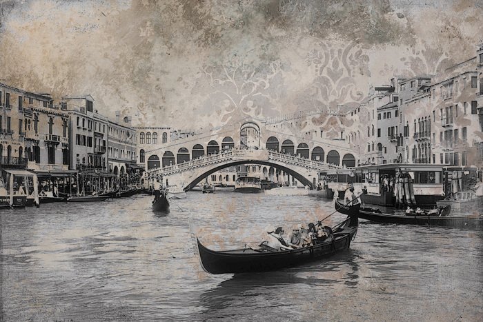 Monochrome scène van de rialtobrug met gondels