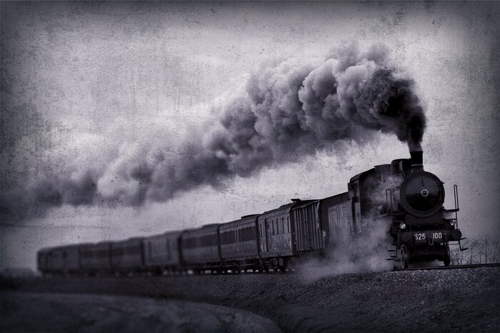 Een stoomlocomotief die door de grijze landschappen snijdt