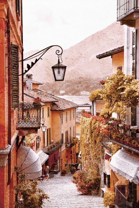 Een pittoresk bergstadje met historische huurkazernes