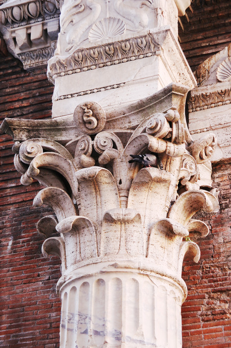 Uitgehouwen kolomkapiteel