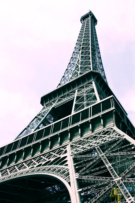 De eiffeltoren vanuit een bepaald perspectief